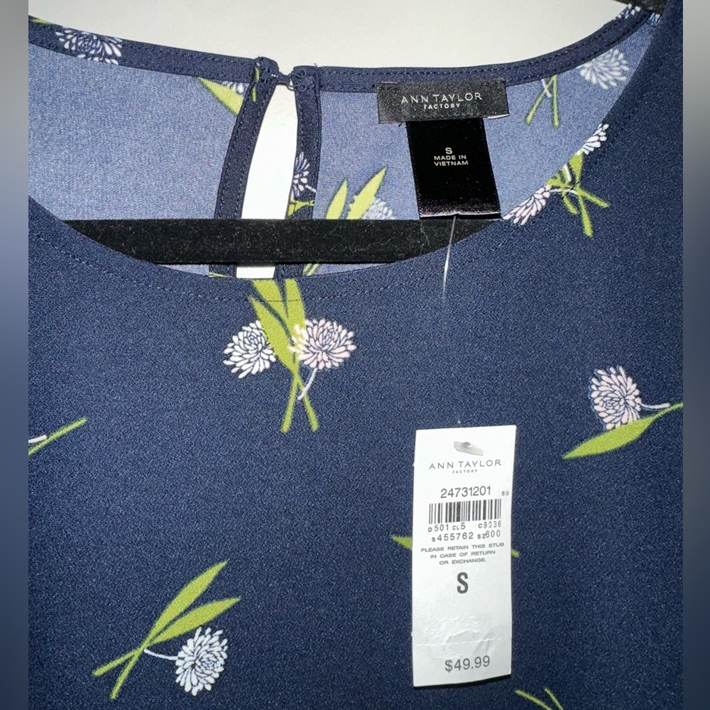 NWT Ann Taylor Navy Floral Trumpet Sleeve Top - Picture 2 of 4